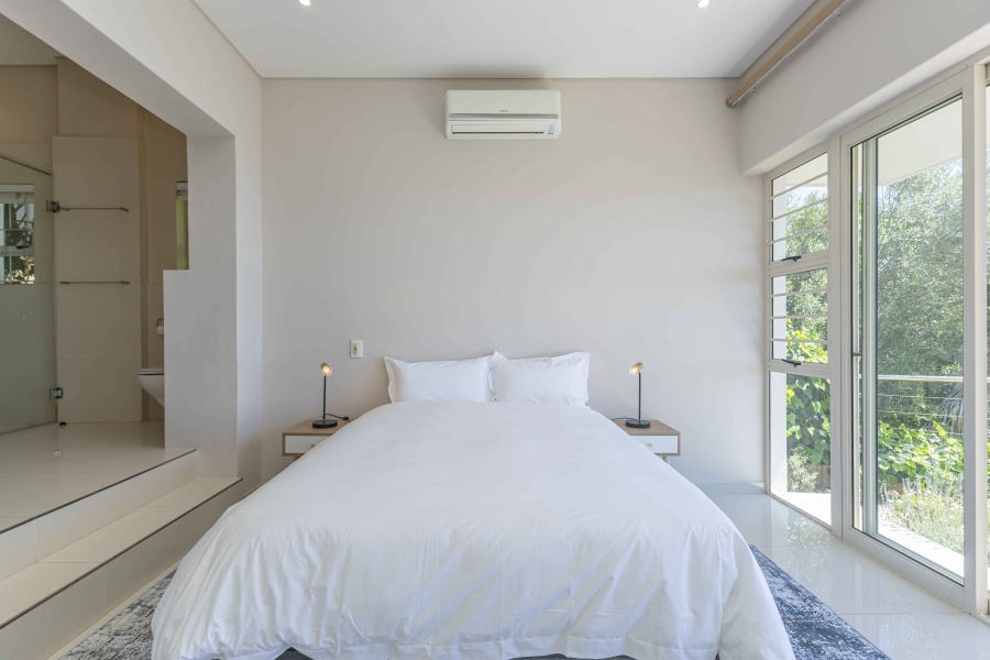 To Let 6 Bedroom Property for Rent in Bantry Bay Western Cape